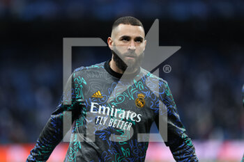 2022-04-12 - Karim Benzema of Real Madrid warms up during the UEFA Champions League, Quarter-finals, 2nd leg football match between Real Madrid and Chelsea on april 12, 2022 at Santiago Bernabeu stadium in Madrid, Spain - REAL MADRID VS CHELSEA - UEFA CHAMPIONS LEAGUE - SOCCER