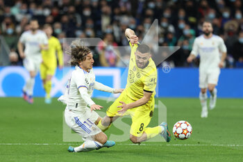 2022-04-12 - Luka Modric of Real Madrid and Mateo Kovacic of Chelsea during the UEFA Champions League, Quarter-finals, 2nd leg football match between Real Madrid and Chelsea on april 12, 2022 at Santiago Bernabeu stadium in Madrid, Spain - REAL MADRID VS CHELSEA - UEFA CHAMPIONS LEAGUE - SOCCER