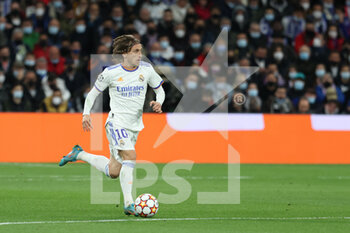 2022-04-12 - Luka Modric of Real Madrid during the UEFA Champions League, Quarter-finals, 2nd leg football match between Real Madrid and Chelsea on april 12, 2022 at Santiago Bernabeu stadium in Madrid, Spain - REAL MADRID VS CHELSEA - UEFA CHAMPIONS LEAGUE - SOCCER