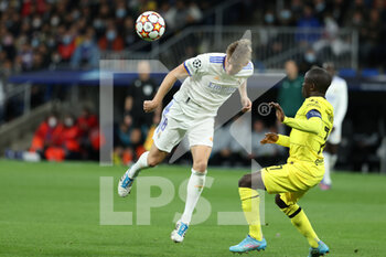 2022-04-12 - Toni Kroos of Real Madrid and N'Golo Kante of Chelsea during the UEFA Champions League, Quarter-finals, 2nd leg football match between Real Madrid and Chelsea on april 12, 2022 at Santiago Bernabeu stadium in Madrid, Spain - REAL MADRID VS CHELSEA - UEFA CHAMPIONS LEAGUE - SOCCER