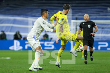 2022-04-12 - Carlos Henrique Casemiro of Real Madrid and Mason Mount of Chelsea during the UEFA Champions League, Quarter-finals, 2nd leg football match between Real Madrid and Chelsea on april 12, 2022 at Santiago Bernabeu stadium in Madrid, Spain - REAL MADRID VS CHELSEA - UEFA CHAMPIONS LEAGUE - SOCCER