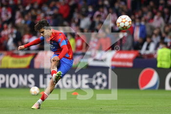 2022-04-13 - Joao Felix of Atletico de Madrid warms up during the UEFA Champions League, Quarter-finals, 2nd leg football match between Atletico de Madrid and Manchester City on April 13, 2022 at Wanda Metropolitano stadium in Madrid, Spain - ATLETICO DE MADRID VS MANCHESTER CITY - UEFA CHAMPIONS LEAGUE - SOCCER