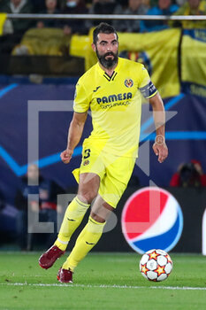 2022-05-03 - Raul Albiol (Villarreal CF) in action - VILLARREAL CF VS LIVERPOOL FC - UEFA CHAMPIONS LEAGUE - SOCCER