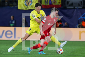 2022-05-03 - Luis Diaz (Liverpool FC) in action pressed by Pau Torres (Villarreal CF) - VILLARREAL CF VS LIVERPOOL FC - UEFA CHAMPIONS LEAGUE - SOCCER