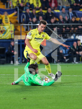 2022-05-03 - Villarreal players claimed a penalty for this save of Alisson (Liverpool FC) on Giovani Lo Celso (Villarreal CF) - VILLARREAL CF VS LIVERPOOL FC - UEFA CHAMPIONS LEAGUE - SOCCER