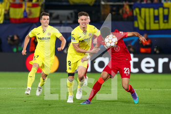 2022-05-03 - Luis Diaz (Liverpool FC) vies the ball with Juan Foyth (Villarreal CF) - VILLARREAL CF VS LIVERPOOL FC - UEFA CHAMPIONS LEAGUE - SOCCER
