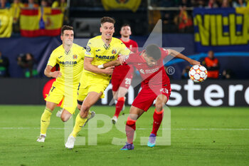 2022-05-03 - Luis Diaz (Liverpool FC) vies the ball with Juan Foyth (Villarreal CF) - VILLARREAL CF VS LIVERPOOL FC - UEFA CHAMPIONS LEAGUE - SOCCER