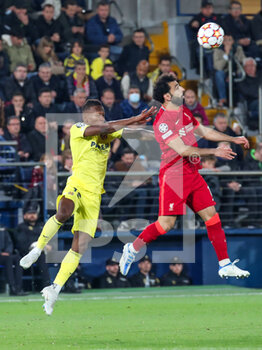 2022-05-03 - Mohamed Salah (Liverpool FC) plays the ball with his head - VILLARREAL CF VS LIVERPOOL FC - UEFA CHAMPIONS LEAGUE - SOCCER