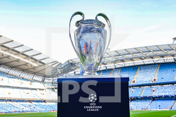 2022-04-26 - The Champions League trophy during the UEFA Champions League, Semi-finals, 1st leg football match between Manchester City and Real Madrid on April 26, 2022 at the Etihad Stadium in Manchester, England - MANCHESTER CITY VS REAL MADRID - UEFA CHAMPIONS LEAGUE - SOCCER