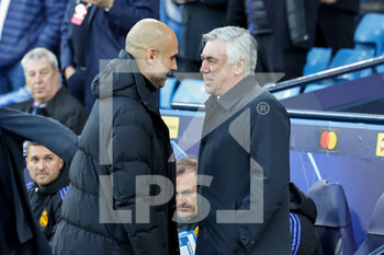 2022-04-26 - Pep Guardiola Manager of Manchester City greets Carlo Ancelotti Manager of Real Madrid during the UEFA Champions League, Semi-finals, 1st leg football match between Manchester City and Real Madrid on April 26, 2022 at the Etihad Stadium in Manchester, England - MANCHESTER CITY VS REAL MADRID - UEFA CHAMPIONS LEAGUE - SOCCER