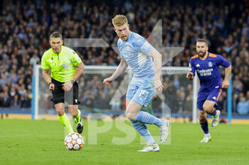 2022-04-26 - Kevin De Bruyne (17) of Manchester City during the UEFA Champions League, Semi-finals, 1st leg football match between Manchester City and Real Madrid on April 26, 2022 at the Etihad Stadium in Manchester, England - MANCHESTER CITY VS REAL MADRID - UEFA CHAMPIONS LEAGUE - SOCCER