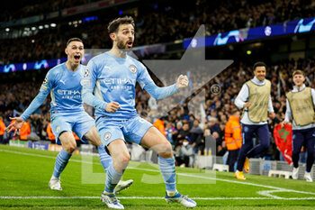 2022-04-26 - Bernardo Silva (20) of Manchester City celebrates his goal 4-2 during the UEFA Champions League, Semi-finals, 1st leg football match between Manchester City and Real Madrid on April 26, 2022 at the Etihad Stadium in Manchester, England - MANCHESTER CITY VS REAL MADRID - UEFA CHAMPIONS LEAGUE - SOCCER