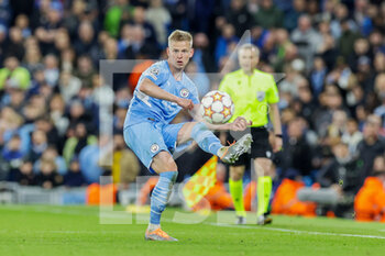 2022-04-26 - Oleksandr Zinchenko (11) of Manchester City during the UEFA Champions League, Semi-finals, 1st leg football match between Manchester City and Real Madrid on April 26, 2022 at the Etihad Stadium in Manchester, England - MANCHESTER CITY VS REAL MADRID - UEFA CHAMPIONS LEAGUE - SOCCER