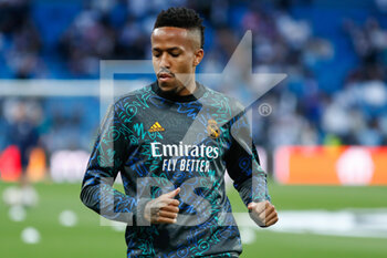 2022-05-04 - Eder Militao of Real Madrid warms up during the UEFA Champions League, Semi-finals, 2nd leg football match between Real Madrid and Manchester City on May 4, 2022 at the Santiago Bernabeu Stadium in Madrid, Spain - REAL MADRID VS MANCHESTER CITY - UEFA CHAMPIONS LEAGUE - SOCCER