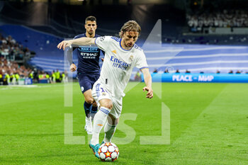 2022-05-04 - Luka Modric (10) of Real Madrid during the UEFA Champions League, Semi-finals, 2nd leg football match between Real Madrid and Manchester City on May 4, 2022 at the Santiago Bernabeu Stadium in Madrid, Spain - REAL MADRID VS MANCHESTER CITY - UEFA CHAMPIONS LEAGUE - SOCCER