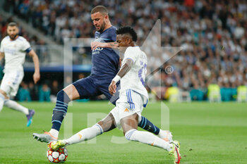 2022-05-04 - Vinicius Junior of Real Madrid and Kyle Walker of Manchester City during the UEFA Champions League, Semi-finals, 2nd leg football match between Real Madrid and Manchester City on May 4, 2022 at the Santiago Bernabeu Stadium in Madrid, Spain - REAL MADRID VS MANCHESTER CITY - UEFA CHAMPIONS LEAGUE - SOCCER