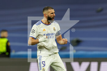2022-05-04 - Karim Benzema (9) of Real Madrid scores from the penalty spot and celebrates 3-1 during the UEFA Champions League, Semi-finals, 2nd leg football match between Real Madrid and Manchester City on May 4, 2022 at the Santiago Bernabeu Stadium in Madrid, Spain - REAL MADRID VS MANCHESTER CITY - UEFA CHAMPIONS LEAGUE - SOCCER