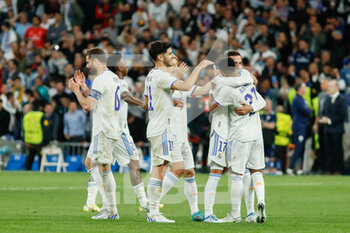 2022-05-04 - Players of Real Madrid celebrate at full time during the UEFA Champions League, Semi-finals, 2nd leg football match between Real Madrid and Manchester City on May 4, 2022 at the Santiago Bernabeu Stadium in Madrid, Spain - REAL MADRID VS MANCHESTER CITY - UEFA CHAMPIONS LEAGUE - SOCCER