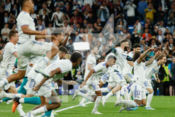 2022-05-04 - Players of Real Madrid celebrate at full time during the UEFA Champions League, Semi-finals, 2nd leg football match between Real Madrid and Manchester City on May 4, 2022 at the Santiago Bernabeu Stadium in Madrid, Spain - REAL MADRID VS MANCHESTER CITY - UEFA CHAMPIONS LEAGUE - SOCCER