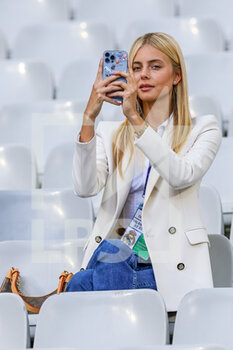 2022-05-27 - Mishel Gerzig girlfriend of Thibaut Courtois (1) of Real Madrid during the training of the teams ahead of the UEFA Champions League Final football match on May 27, 2022 at Stade de France in Saint-Denis near Paris, France - FOOTBALL - CHAMPIONS LEAGUE - FINAL - TRAINING - UEFA CHAMPIONS LEAGUE - SOCCER