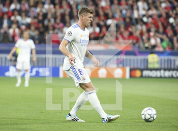 2022-05-28 - Tony Kroos of Real Madrid during the UEFA Champions League Final football match between Liverpool FC and Real Madrid CF on May 28, 2022 at Stade de France in Saint-Denis near Paris, France - FOOTBALL - CHAMPIONS LEAGUE - FINAL - LIVERPOOL V REAL MADRID - UEFA CHAMPIONS LEAGUE - SOCCER