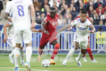 2022-05-28 - Sadio Mane of Liverpool , Eder Militao of Real Madrid during the UEFA Champions League Final football match between Liverpool FC and Real Madrid CF on May 28, 2022 at Stade de France in Saint-Denis near Paris, France - FOOTBALL - CHAMPIONS LEAGUE - FINAL - LIVERPOOL V REAL MADRID - UEFA CHAMPIONS LEAGUE - SOCCER