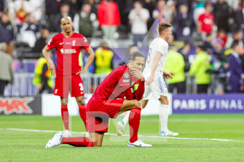 2022-05-28 - Virgil van Dijk (4) of Liverpool looks dejected at full time during the UEFA Champions League, Final football match between Liverpool FC and Real Madrid CF on May 28, 2022 at Stade de France in Saint-Denis near Paris, France - FOOTBALL - CHAMPIONS LEAGUE - FINAL - LIVERPOOL V REAL MADRID - UEFA CHAMPIONS LEAGUE - SOCCER