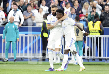 2022-05-28 - Vinicius Junior of Real Madrid celebrates his goal with Karim Benzema (left) during the UEFA Champions League Final football match between Liverpool FC and Real Madrid CF on May 28, 2022 at Stade de France in Saint-Denis near Paris, France - FOOTBALL - CHAMPIONS LEAGUE - FINAL - LIVERPOOL V REAL MADRID - UEFA CHAMPIONS LEAGUE - SOCCER