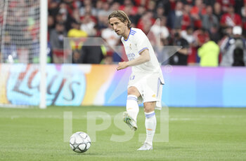 2022-05-28 - Luka Modric of Real Madrid during the UEFA Champions League Final football match between Liverpool FC and Real Madrid CF on May 28, 2022 at Stade de France in Saint-Denis near Paris, France - FOOTBALL - CHAMPIONS LEAGUE - FINAL - LIVERPOOL V REAL MADRID - UEFA CHAMPIONS LEAGUE - SOCCER