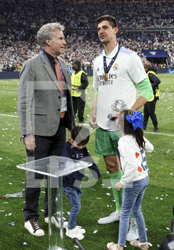 2022-05-28 - American actor Will Ferrell gives the 'man of the match' trophy to goalkeeper of Real Madrid Thibaut Courtois following the UEFA Champions League Final football match between Liverpool FC and Real Madrid CF on May 28, 2022 at Stade de France in Saint-Denis near Paris, France - FOOTBALL - CHAMPIONS LEAGUE - FINAL - LIVERPOOL V REAL MADRID - UEFA CHAMPIONS LEAGUE - SOCCER