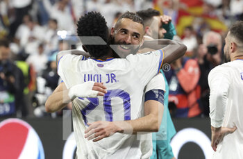 2022-05-28 - Karim Benzema, Vinicius Junior of Real Madrid during the celebration following the UEFA Champions League Final football match between Liverpool FC and Real Madrid CF on May 28, 2022 at Stade de France in Saint-Denis near Paris, France - FOOTBALL - CHAMPIONS LEAGUE - FINAL - LIVERPOOL V REAL MADRID - UEFA CHAMPIONS LEAGUE - SOCCER
