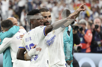2022-05-28 - Karim Benzema, Vinicius Junior (left) of Real Madrid during the celebration following the UEFA Champions League Final football match between Liverpool FC and Real Madrid CF on May 28, 2022 at Stade de France in Saint-Denis near Paris, France - FOOTBALL - CHAMPIONS LEAGUE - FINAL - LIVERPOOL V REAL MADRID - UEFA CHAMPIONS LEAGUE - SOCCER