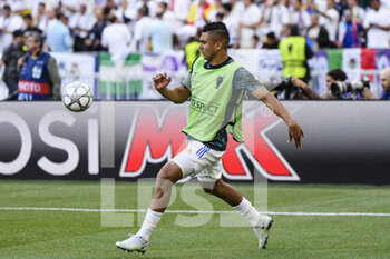 2022-05-28 - PARIS, FRANCE - MAY 28: Carlos Casemiro of Real Madrid CF warming up during the UEFA Champions League final match between Liverpool FC and Real Madrid at Stade de France on May 28, 2022 in Paris, France. - LIVERPOOL FC V REAL MADRID - UEFA CHAMPIONS LEAGUE FINAL 2021/22 - UEFA CHAMPIONS LEAGUE - SOCCER