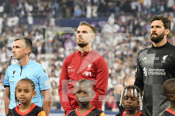 2022-05-28 - PARIS, FRANCE - MAY 28: Jordan Henderson of Liverpool getting into the field during the UEFA Champions League final match between Liverpool FC and Real Madrid at Stade de France on May 28, 2022 in Paris, France. - LIVERPOOL FC V REAL MADRID - UEFA CHAMPIONS LEAGUE FINAL 2021/22 - UEFA CHAMPIONS LEAGUE - SOCCER