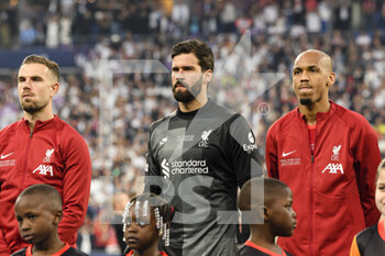 2022-05-28 - PARIS, FRANCE - MAY 28: Alisson Becker of Liverpool (C) getting into the field during the UEFA Champions League final match between Liverpool FC and Real Madrid at Stade de France on May 28, 2022 in Paris, France. - LIVERPOOL FC V REAL MADRID - UEFA CHAMPIONS LEAGUE FINAL 2021/22 - UEFA CHAMPIONS LEAGUE - SOCCER