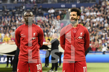 2022-05-28 - PARIS, FRANCE - MAY 28: Sadio Mané of Liverpool (L) and Mohamed Salah of Liverpool (R) getting into the field during the UEFA Champions League final match between Liverpool FC and Real Madrid at Stade de France on May 28, 2022 in Paris, France. - LIVERPOOL FC V REAL MADRID - UEFA CHAMPIONS LEAGUE FINAL 2021/22 - UEFA CHAMPIONS LEAGUE - SOCCER