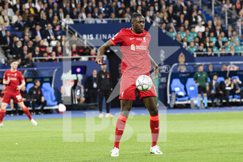2022-05-28 - PARIS, FRANCE - MAY 28: Ibrahima Konaté of Liverpool warming up during the UEFA Champions League final match between Liverpool FC and Real Madrid at Stade de France on May 28, 2022 in Paris, France. - LIVERPOOL FC V REAL MADRID - UEFA CHAMPIONS LEAGUE FINAL 2021/22 - UEFA CHAMPIONS LEAGUE - SOCCER