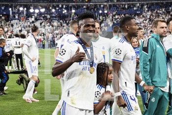2022-05-28 - PARIS, FRANCE - MAY 28: Vinicius Junior of Real Madrid CF celebrates with his teammates after winning the UEFA Champions League final match between Liverpool FC and Real Madrid at Stade de France on May 28, 2022 in Paris, France. - LIVERPOOL FC V REAL MADRID - UEFA CHAMPIONS LEAGUE FINAL 2021/22 - UEFA CHAMPIONS LEAGUE - SOCCER