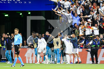 2022-05-28 - PARIS, FRANCE - MAY 28: Vinicius Junior of Real Madrid CF (H) celebrating his goal with his teammates during the UEFA Champions League final match between Liverpool FC and Real Madrid at Stade de France on May 28, 2022 in Paris, France. - LIVERPOOL FC V REAL MADRID - UEFA CHAMPIONS LEAGUE FINAL 2021/22 - UEFA CHAMPIONS LEAGUE - SOCCER