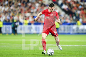 2022-05-28 - PARIS, FRANCE - MAY 28: Andy Robertson of Liverpool looks to pass the ball during the UEFA Champions League final match between Liverpool FC and Real Madrid at Stade de France on May 28, 2022 in Paris, France. - LIVERPOOL FC V REAL MADRID - UEFA CHAMPIONS LEAGUE FINAL 2021/22 - UEFA CHAMPIONS LEAGUE - SOCCER