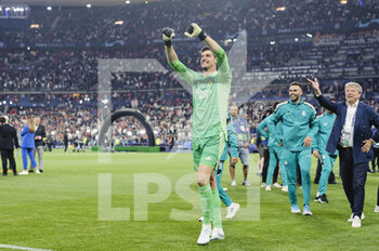 2022-05-28 - PARIS, FRANCE - MAY 28: Goalkeeper Thibaut Courtois of Real Madrid CF celebrates after winning UEFA Champions League Final during the final match between Liverpool FC and Real Madrid at Stade de France on May 28, 2022 in Paris, France. - LIVERPOOL FC V REAL MADRID - UEFA CHAMPIONS LEAGUE FINAL 2021/22 - UEFA CHAMPIONS LEAGUE - SOCCER