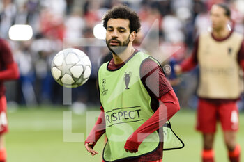 2022-05-28 - PARIS, FRANCE - MAY 28: Mohamed Salah of Liverpool warming up during the UEFA Champions League final match between Liverpool FC and Real Madrid at Stade de France on May 28, 2022 in Paris, France. - LIVERPOOL FC V REAL MADRID - UEFA CHAMPIONS LEAGUE FINAL 2021/22 - UEFA CHAMPIONS LEAGUE - SOCCER
