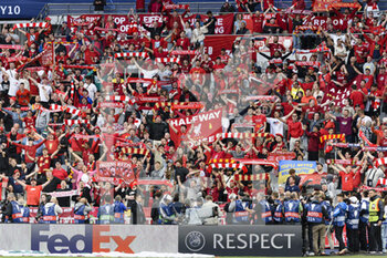 2022-05-28 - PARIS, FRANCE - MAY 28: Liverpool FC supporters having fun during the UEFA Champions League final match between Liverpool FC and Real Madrid at Stade de France on May 28, 2022 in Paris, France. - LIVERPOOL FC V REAL MADRID - UEFA CHAMPIONS LEAGUE FINAL 2021/22 - UEFA CHAMPIONS LEAGUE - SOCCER