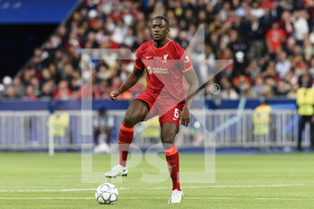 2022-05-28 - PARIS, FRANCE - MAY 28: Ibrahima Konaté of Liverpool controls the ball during the UEFA Champions League final match between Liverpool FC and Real Madrid at Stade de France on May 28, 2022 in Paris, France. - LIVERPOOL FC V REAL MADRID - UEFA CHAMPIONS LEAGUE FINAL 2021/22 - UEFA CHAMPIONS LEAGUE - SOCCER