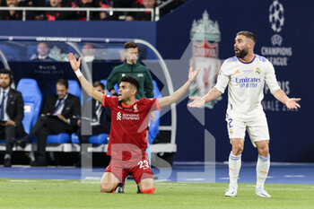 2022-05-28 - PARIS, FRANCE - MAY 28: Luis Diaz of Liverpool (L) reacts after been challenged by Daniel Carvajal of Real Madrid CF (R) during the UEFA Champions League final match between Liverpool FC and Real Madrid at Stade de France on May 28, 2022 in Paris, France. - LIVERPOOL FC V REAL MADRID - UEFA CHAMPIONS LEAGUE FINAL 2021/22 - UEFA CHAMPIONS LEAGUE - SOCCER