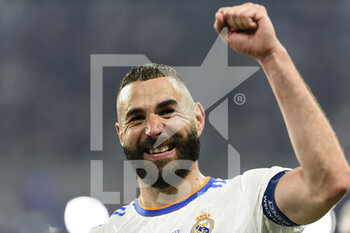 2022-05-28 - PARIS, FRANCE - MAY 28: Karim Benzema of Real Madrid CF celebrating after winning UEFA Champions League Final during the final match between Liverpool FC and Real Madrid at Stade de France on May 28, 2022 in Paris, France. - LIVERPOOL FC V REAL MADRID - UEFA CHAMPIONS LEAGUE FINAL 2021/22 - UEFA CHAMPIONS LEAGUE - SOCCER