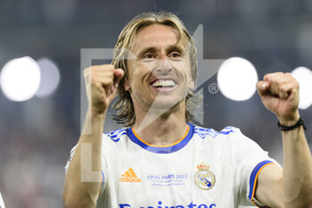2022-05-28 - PARIS, FRANCE - MAY 28: Luka Modric of Real Madrid CF celebrating after winning UEFA Champions League Final during the final match between Liverpool FC and Real Madrid at Stade de France on May 28, 2022 in Paris, France. - LIVERPOOL FC V REAL MADRID - UEFA CHAMPIONS LEAGUE FINAL 2021/22 - UEFA CHAMPIONS LEAGUE - SOCCER