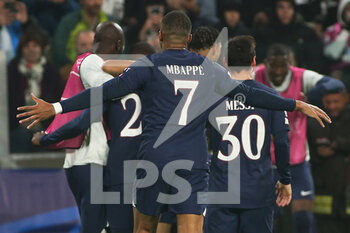 2022-11-02 - Paris Saint-Germain team players celebrate the 2-1 goal - JUVENTUS FC VS PARIS SAINT-GERMAIN FC - UEFA CHAMPIONS LEAGUE - SOCCER