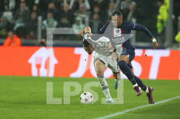 2022-11-02 - Kylian Mbappe (Paris Saint-Germain) in action against Federico Gatti (Juventus FC) - JUVENTUS FC VS PARIS SAINT-GERMAIN FC - UEFA CHAMPIONS LEAGUE - SOCCER