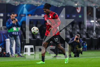 2022-11-02 - Rafael Leao of AC Milan warms up during UEFA Champions League 2022/23 Group Stage - Group E football match between AC Milan and FC Red Bull Salzburg at Giuseppe Meazza Stadium, Milan, Italy on November 02, 2022 - AC MILAN VS FC RED BULL SALZBURG - UEFA CHAMPIONS LEAGUE - SOCCER